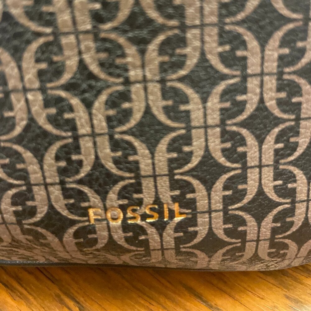 NEW FOSSIL Purse . - Picture 6 of 12